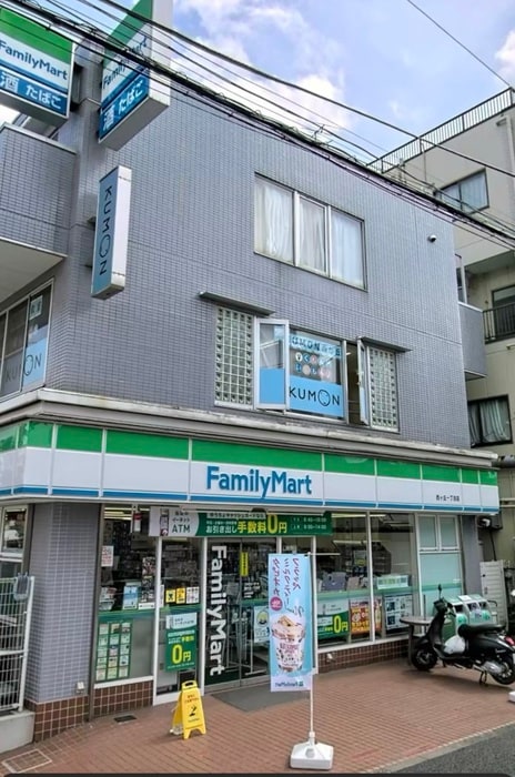 ファミリーマート(コンビニ)まで300m アマリンハイツ赤羽西が丘