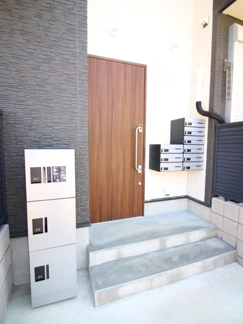 エントランス部分 ルナマーレ七里