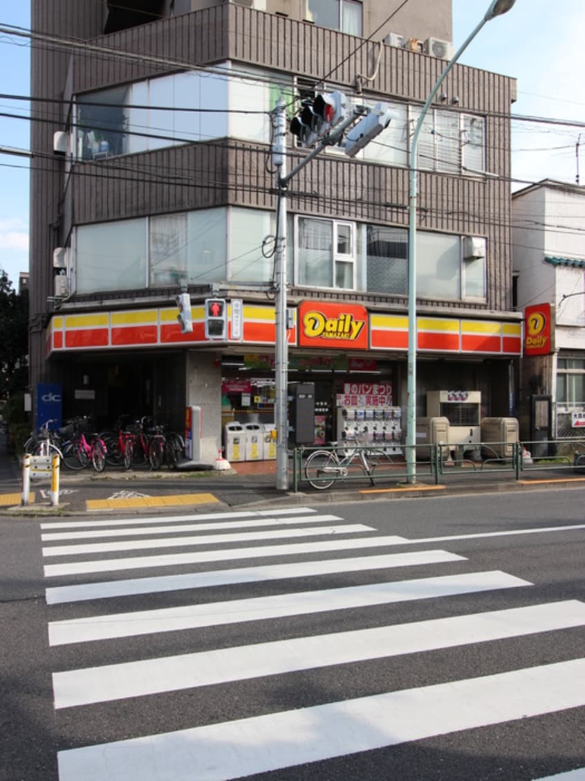 デイリーヤマザキ(コンビニ)まで400m Casa Gracia