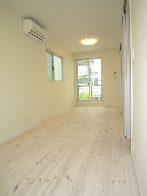 内観写真 カスタ－ニエナ