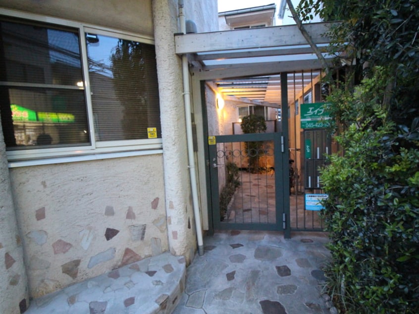 エントランス部分 カスタ－ニエナ