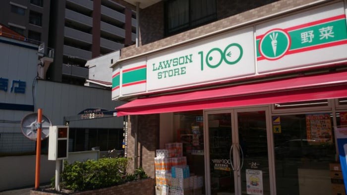 ローソンストア100LS横浜吉野町店(コンビニ)まで145m 阪東橋戸建