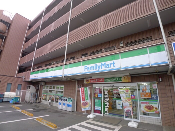 ファミリーマート世田谷鎌田三丁目店(コンビニ)まで262m シュロス玉川