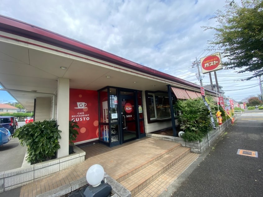 ガスト(その他飲食（ファミレスなど）)まで1047m サンライズヒル大塚