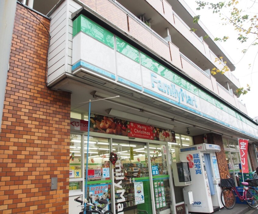ファミリーマート 新桜台店(コンビニ)まで196m ハウスブル－ライト