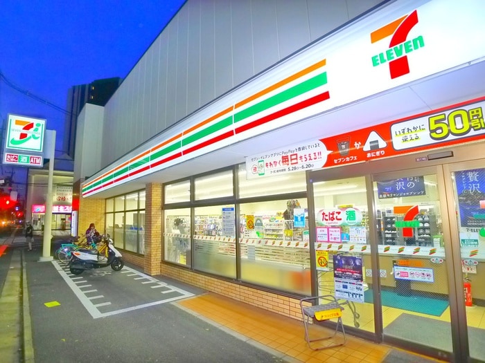 セブンイレブン(コンビニ)まで370m RELUXIA綾瀬(404)