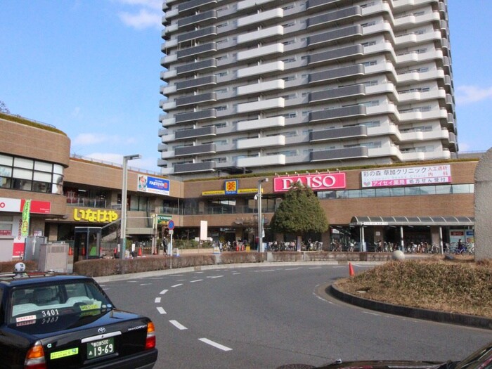 谷塚コリーナ(ショッピングセンター/アウトレットモール)まで650m 第２はなコ－ポ