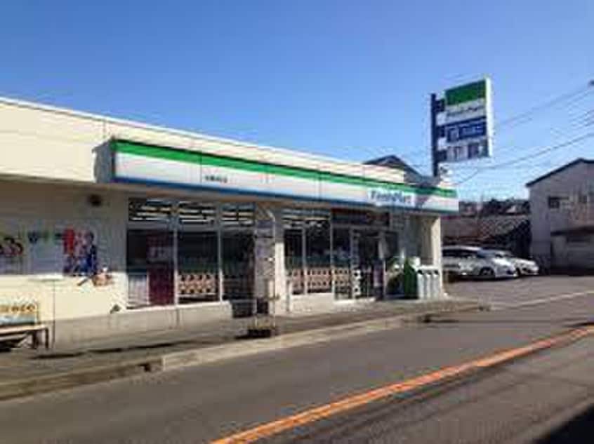 ファミリーマート 白幡仲町店(コンビニ)まで175m ラボーナ白幡東町