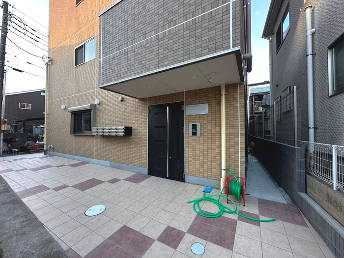 エントランス部分 アモール三郷