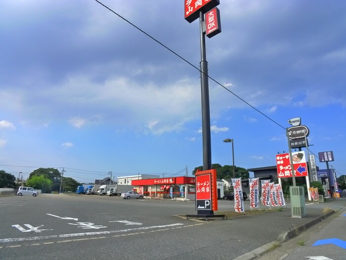 らーめん山岡家(その他飲食（ファミレスなど）)まで2000m シンフォニー