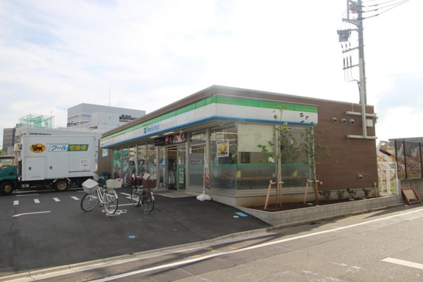 ファミリーマート　大田南六郷三丁目店(コンビニ)まで576m エルファーロ多摩川