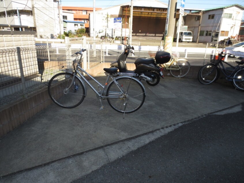 駐輪場 ブロードストーン小机