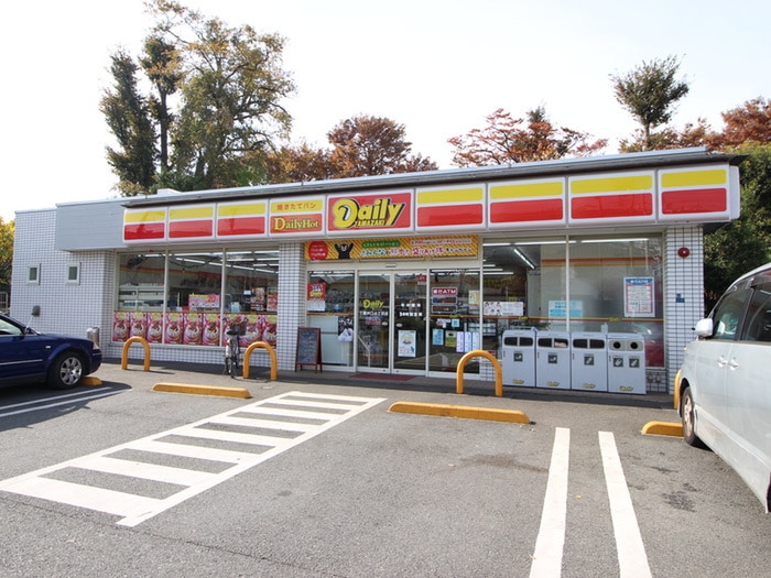 デイリーヤマザキ三鷹井口4丁目店(コンビニ)まで700m ＭＩハイム