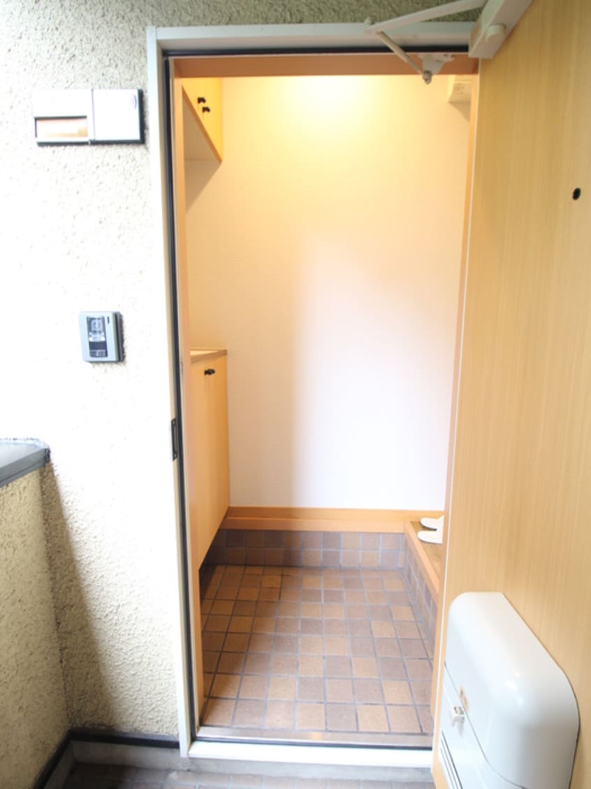 玄関 リヴェ－ルＭ