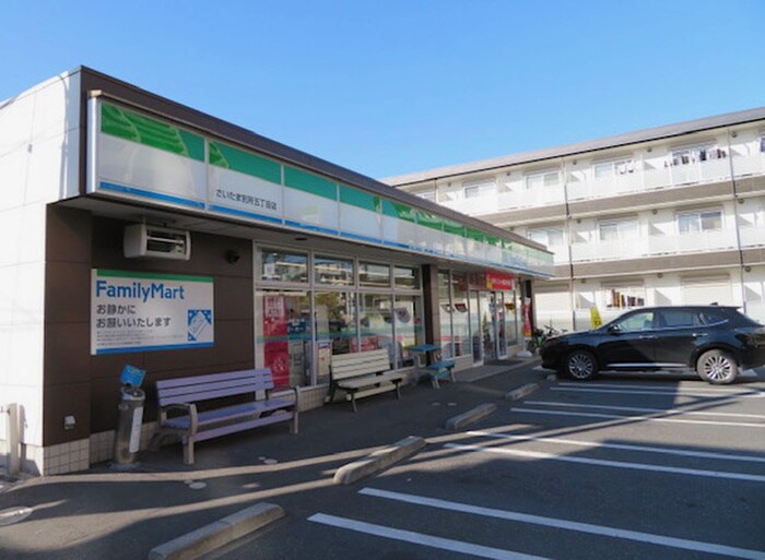 ファミリーマート別所5丁目店(コンビニ)まで580m Sky Urawa