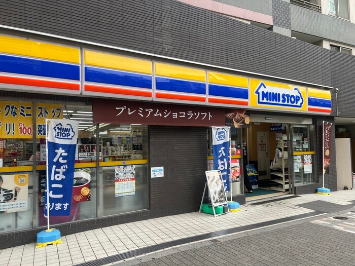 ミニストップ広尾１丁目店(コンビニ)まで450m レジディア広尾Ⅱ