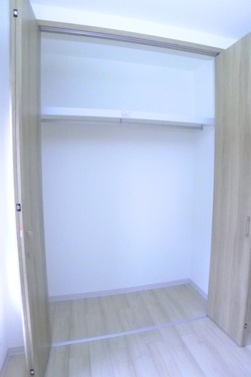 収納 コスモ松戸（401）