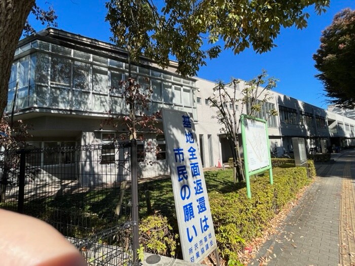 新所沢公民館　図書館(図書館)まで734m カインドネス新所沢B棟