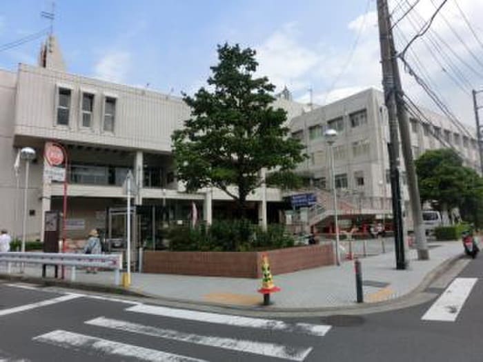 横浜市緑区役所(役所)まで861m クロ－バ－ハウス