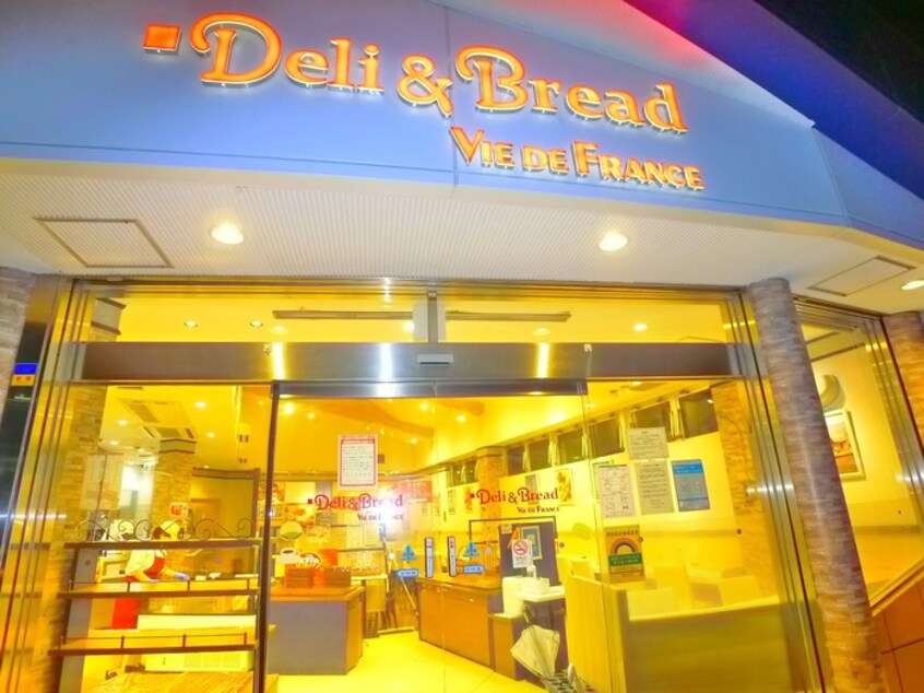 Ｄｅｌｉ　＆　Ｂｒｅａｄ(カフェ)まで570m グランカーサ金町