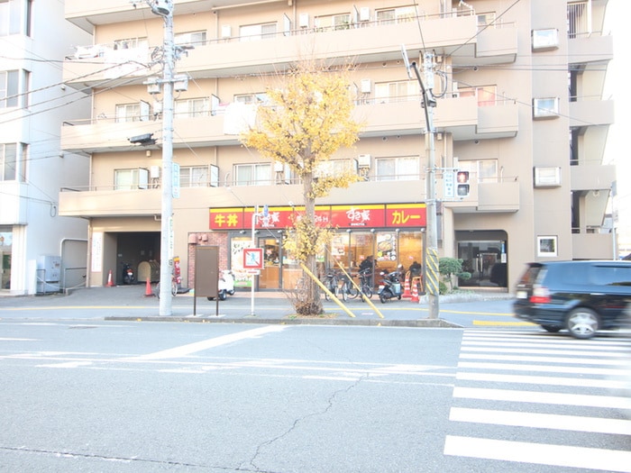 すき家(ファストフード)まで750m ﾗｲｵﾝｽﾞMS横浜大通り公園第2(402)