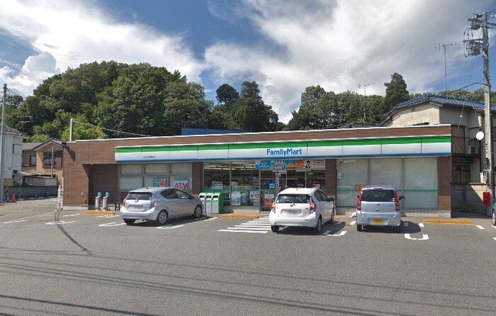 ファミリーマート八王子片倉町店(コンビニ)まで240m サンモール八王子