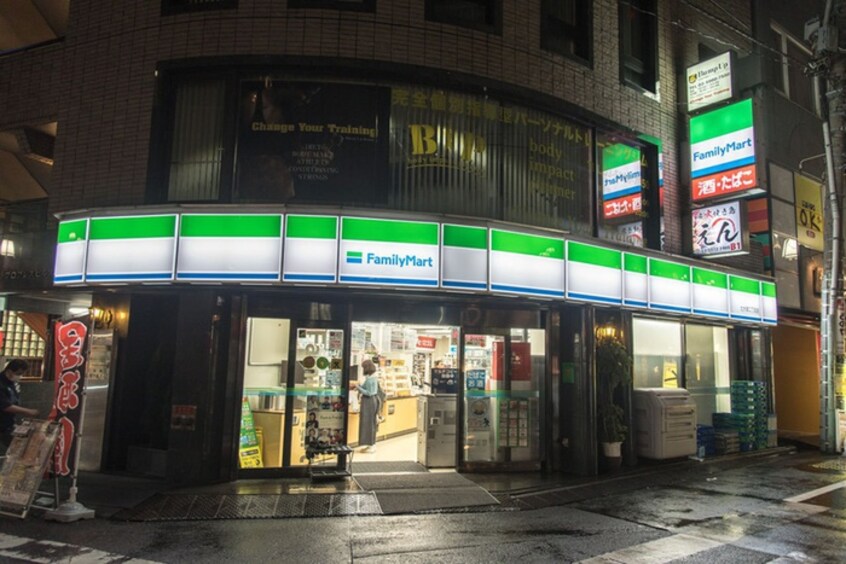 ファミリーマート 北大塚二丁目店(コンビニ)まで114m ﾊﾟ-ｸｱｸｼｽ大塚（３－４－３）