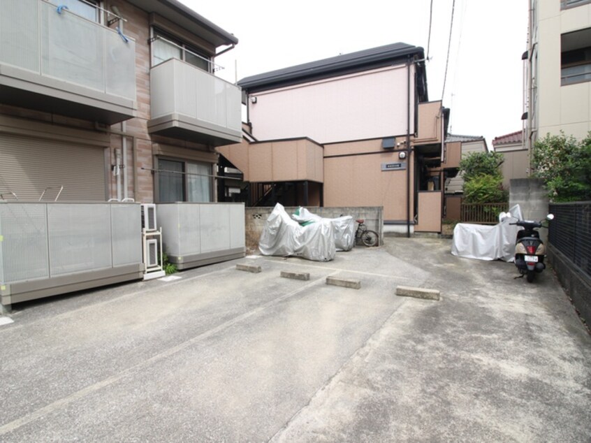 駐車場 オネスト小宮