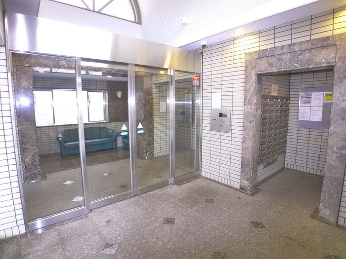 エントランス部分 リバレイン