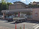 セブンイレブン八王子上野町店(コンビニ)まで302m ア－バンライフＡＫＩＹＡＭＡ