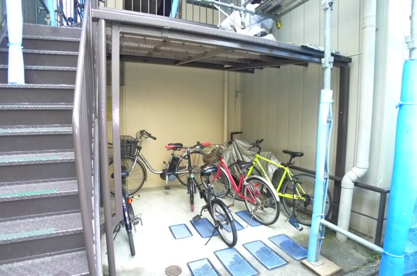 駐輪場 カーサ山本