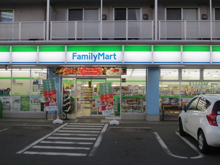 ファミリーマート登戸小学校前店(コンビニ)まで279m プラゼール