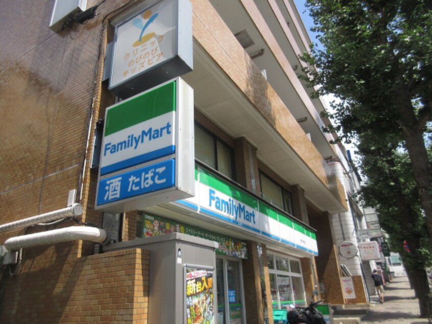 ファミリーマート宮前平駅前店(コンビニ)まで387m エスポワ－ル宮前平