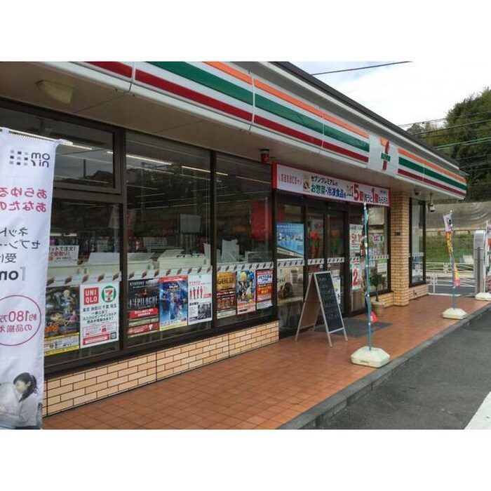 セブンイレブン横浜矢吹店(コンビニ)まで144m フラット金沢文庫