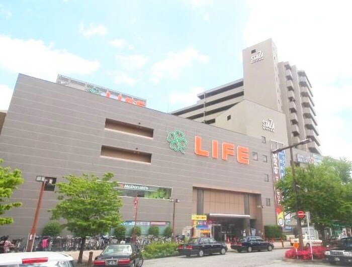 LIFE府中中河原店(スーパー)まで1600m メープルタウン