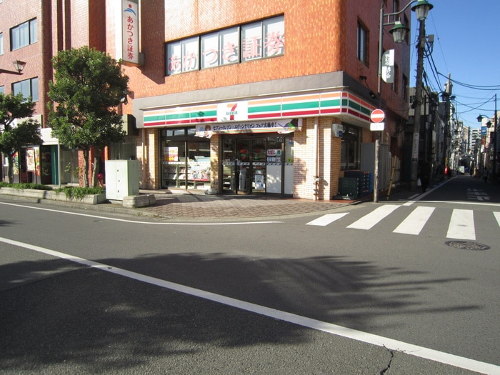 セブンイレブン(コンビニ)まで198m La Plage Shonan