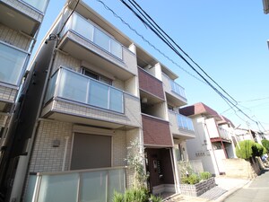 East　Avenue　B
