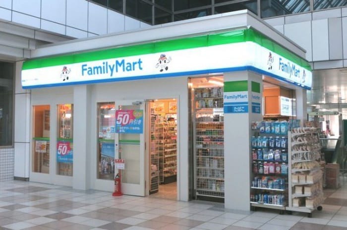 ファミリーマート はまりんセンター南駅店(コンビニ)まで160m T｀s gardenセンター南