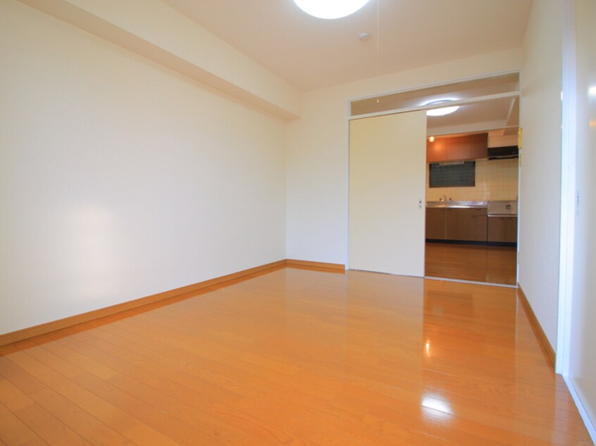 居室 三高サンプラザ