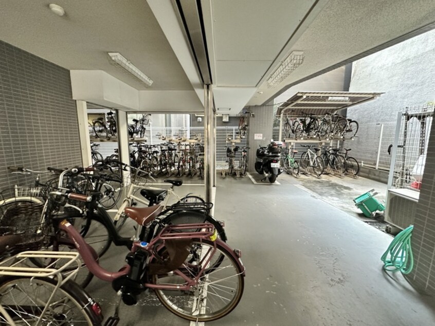 駐輪場 ドゥーエ新富町