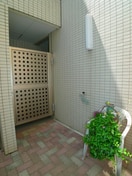 エントランス部分 グレ－スノジリ