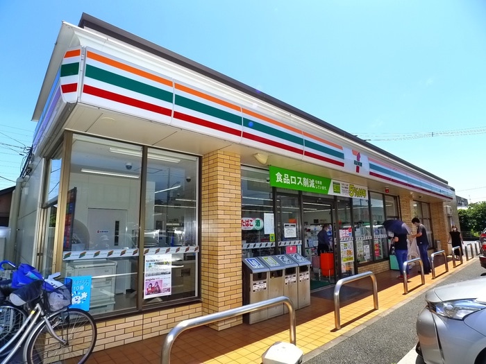 セブンイレブン(コンビニ)まで378m リブリ・江北Ⅱ