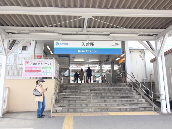 入曽駅東口(公園)まで1400m クローバーハウス