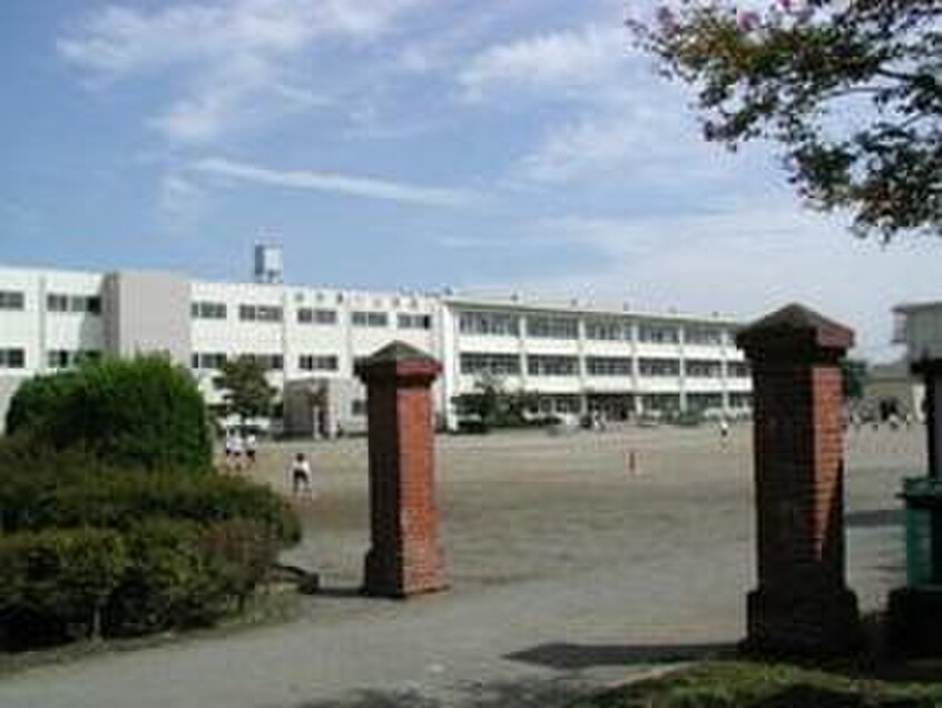 八王子市立由井第一小学校(小学校)まで254m アクアリウス