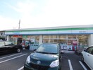ファミリーマート 横須賀三春町店(コンビニ)まで550m メゾン・ルミエ－ル