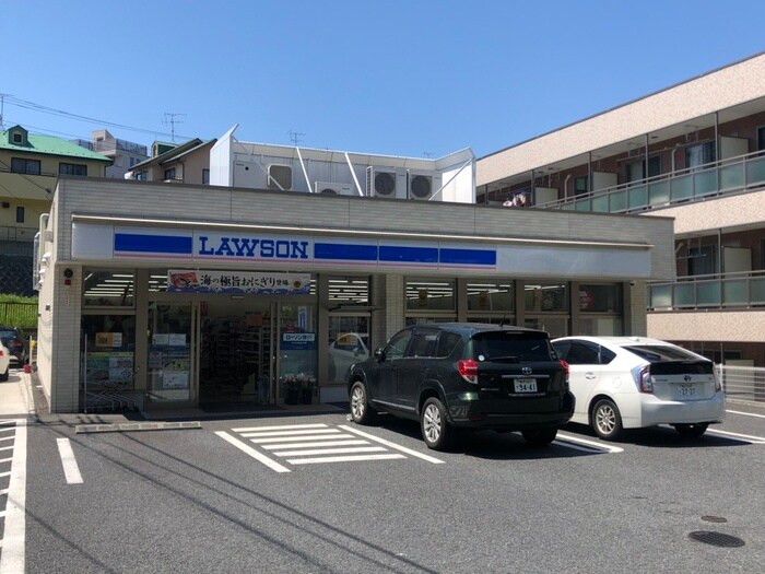 ローソン 横須賀鷹取店(コンビニ)まで317m メゾンアミ