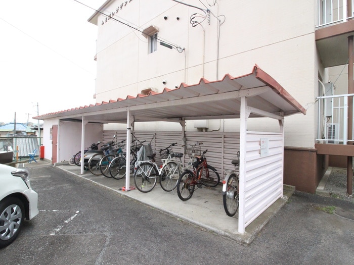 駐輪場 山王塚レジデンス
