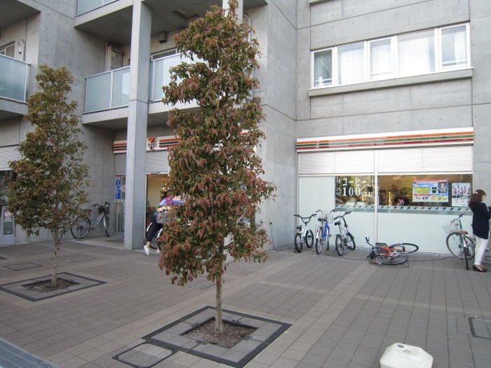 セブンイレブン(コンビニ)まで180m プランド－ル参番館