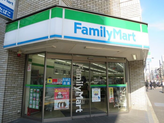 ファミリーマート西新橋２丁目店(コンビニ)まで300m パークアクシス虎ノ門