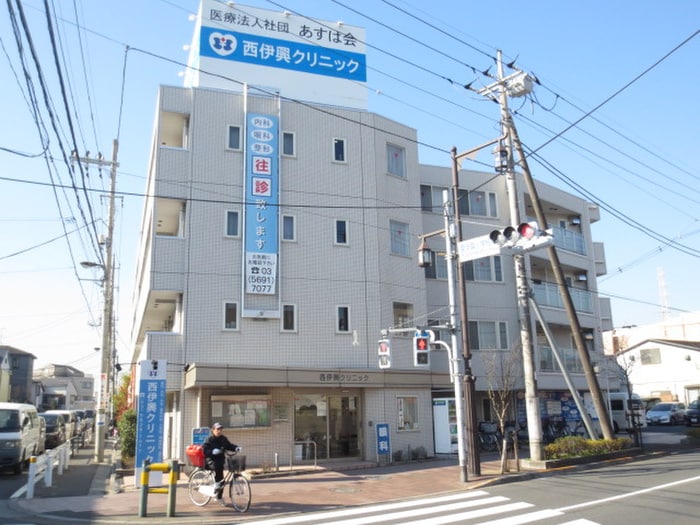 西伊興クリニック(病院)まで112m ファミユD